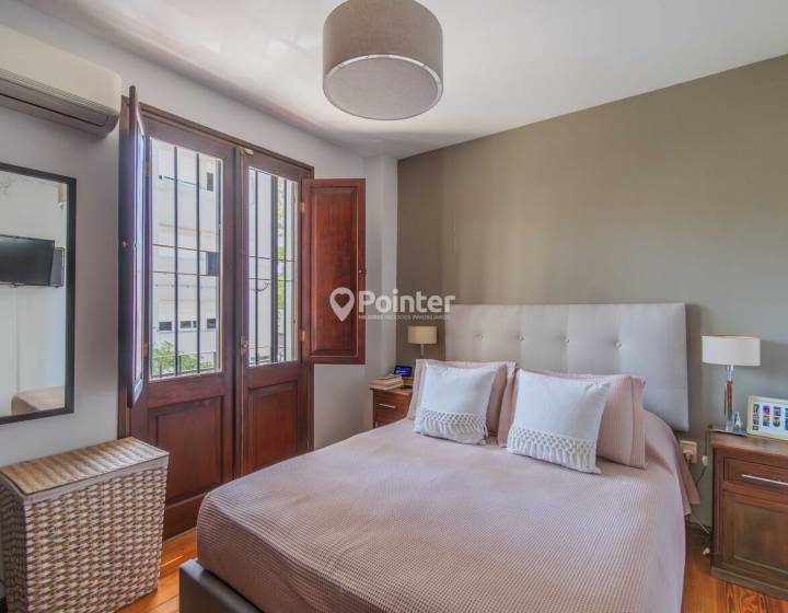 VENTA CASA POCITOS 2 DORMITORIOS Y TERRAZA CON PARRILLERO
