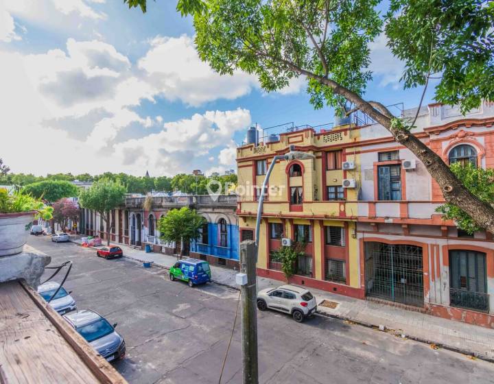 VENTA TRIPLEX  CON TERRAZA CON PARRILLERO CERRADOEN BARRIO PALERMO