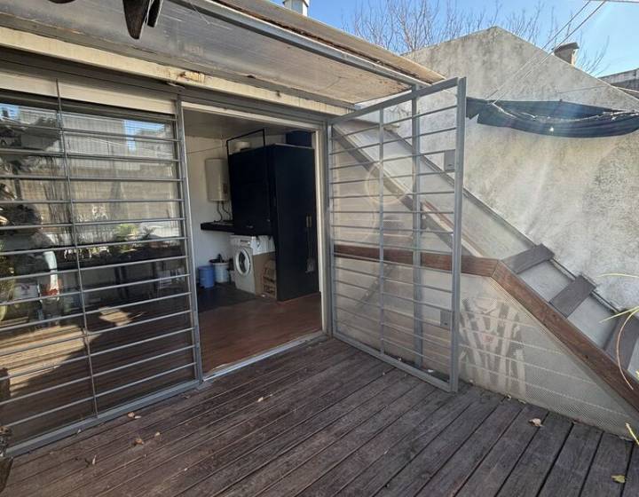 VENTA TRIPLEX  CON TERRAZA CON PARRILLERO CERRADOEN BARRIO PALERMO