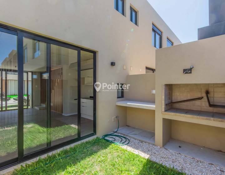 VENTA | Casa moderna en complejo cerrado &ndash; Carrasco Norte