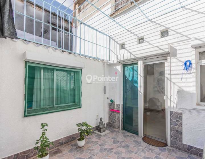 Venta apartamento 2 dormitorios con patio en Cord&oacute;n / Tres Cruces &ndash; Planta baja reciclada