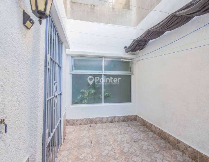 Venta apartamento 3 dormitorios con patio y parrillero en Cord&oacute;n / Tres Cruces &ndash; Planta baja