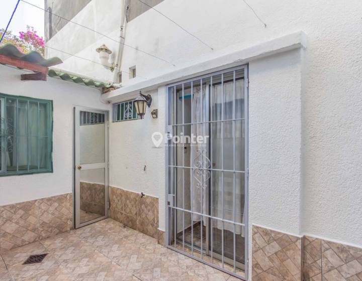 Venta apartamento 3 dormitorios con patio y parrillero en Cord&oacute;n / Tres Cruces &ndash; Planta baja