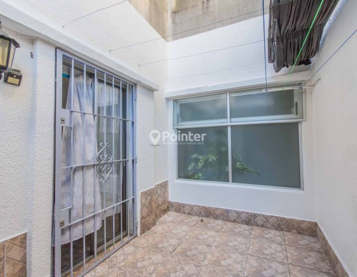 Venta apartamento 3 dormitorios con patio y parrillero en Cord&oacute;n / Tres Cruces &ndash; Planta baja