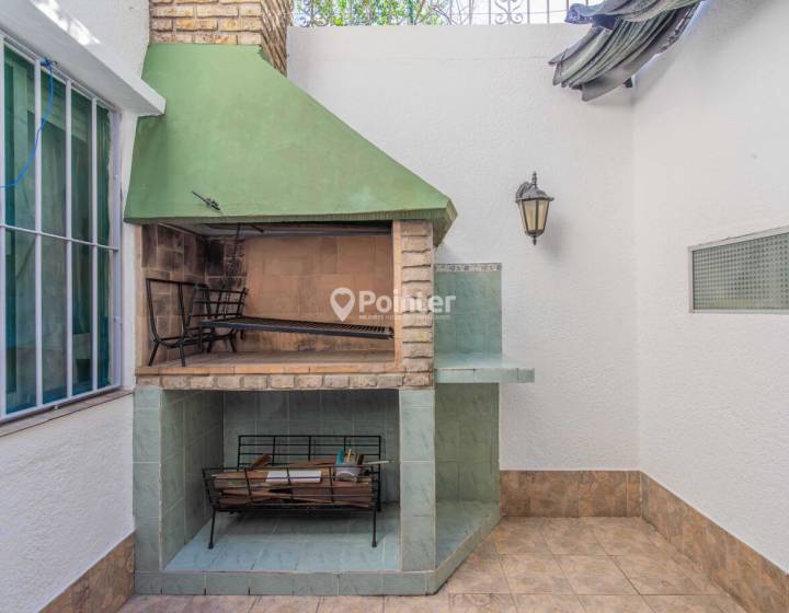 Venta apartamento 3 dormitorios con patio y parrillero en Cord&oacute;n / Tres Cruces &ndash; Planta baja