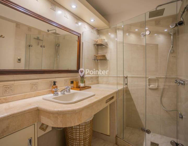 Venta Apartamento en Pocitos 3 dormitorios con Patio y Barbacoa con Parrillero