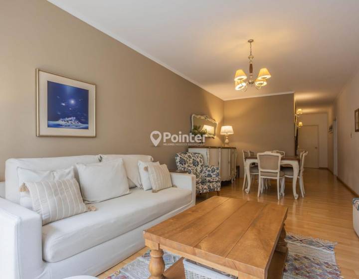 Venta Apartamento en Pocitos 3 dormitorios con Patio y Barbacoa con Parrillero