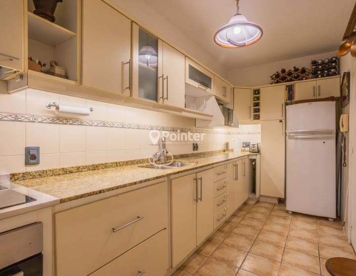 Venta Apartamento en Pocitos 3 dormitorios con Patio y Barbacoa con Parrillero