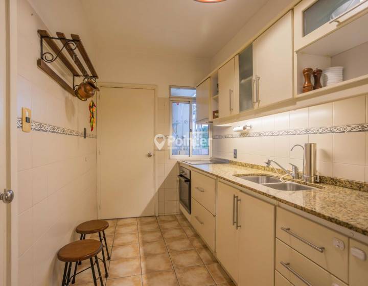 Venta Apartamento en Pocitos 3 dormitorios con Patio y Barbacoa con Parrillero