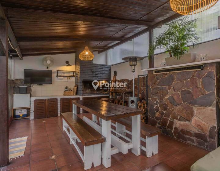 Venta Apartamento en Pocitos 3 dormitorios con Patio y Barbacoa con Parrillero