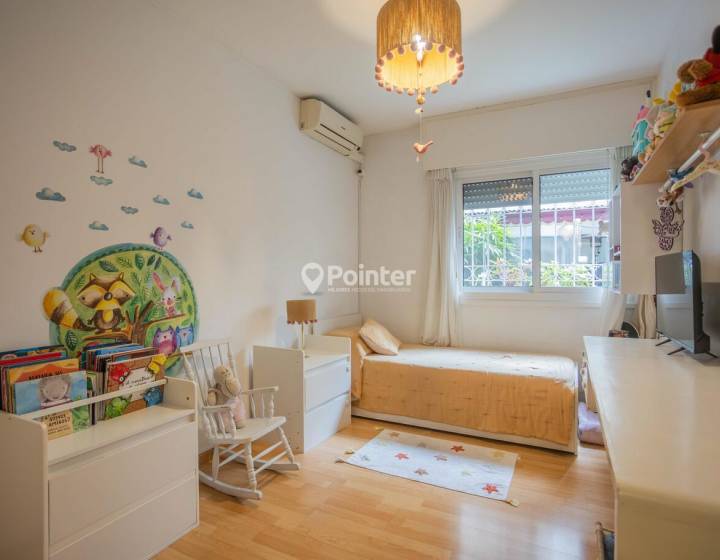 Venta Apartamento en Pocitos 3 dormitorios con Patio y Barbacoa con Parrillero