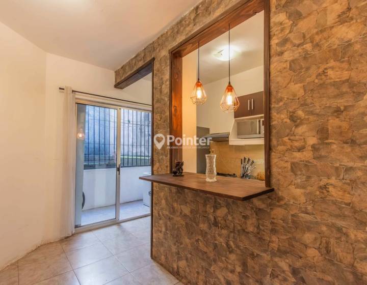 Venta apartamento reciclado de 2 dormitorios y 2 ba&ntilde;os en Cord&oacute;n / Centro - con balc&oacute;n