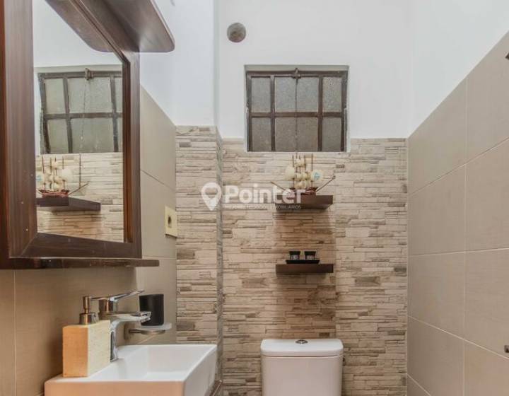 Venta apartamento reciclado de 2 dormitorios y 2 ba&ntilde;os en Cord&oacute;n / Centro - con balc&oacute;n