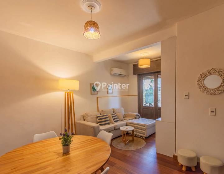 Venta apartamento reciclado de 2 dormitorios y 2 ba&ntilde;os en Cord&oacute;n / Centro - con balc&oacute;n