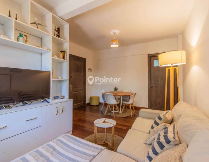 Venta apartamento reciclado de 2 dormitorios y 2 ba&ntilde;os en Cord&oacute;n / Centro - con balc&oacute;n
