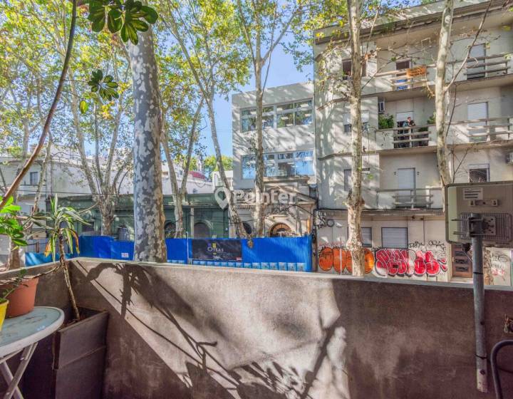 Venta apartamento reciclado de 2 dormitorios y 2 ba&ntilde;os en Cord&oacute;n / Centro - con balc&oacute;n