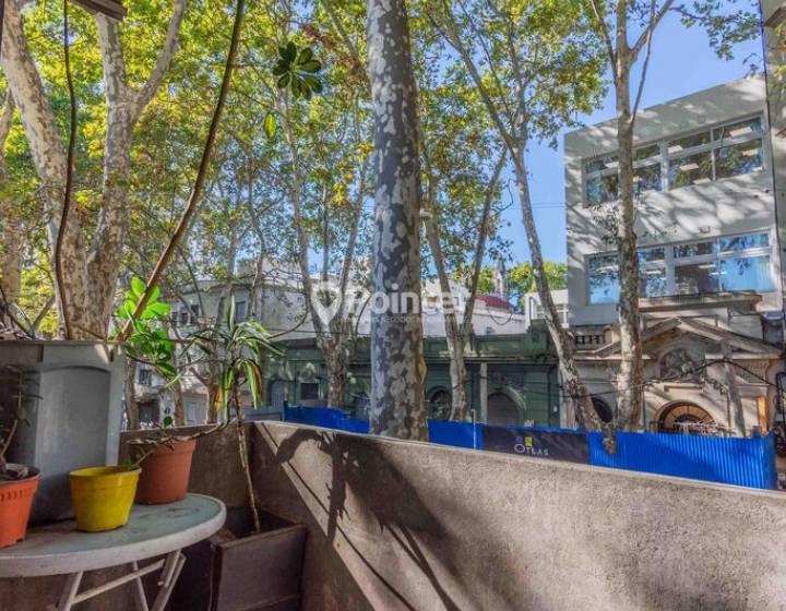 Venta apartamento reciclado de 2 dormitorios y 2 ba&ntilde;os en Cord&oacute;n / Centro - con balc&oacute;n