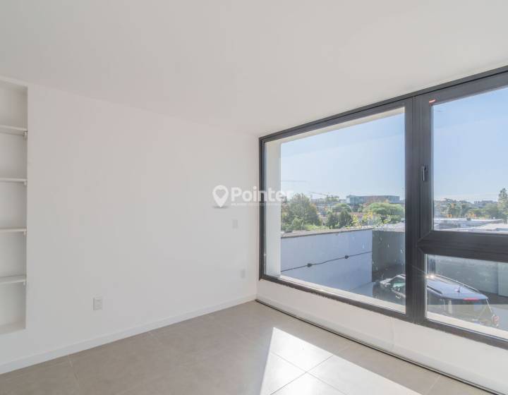 Venta Carrasco Norte 3 dormitorios, 3 ba&ntilde;os, patio con parrillero y cochera