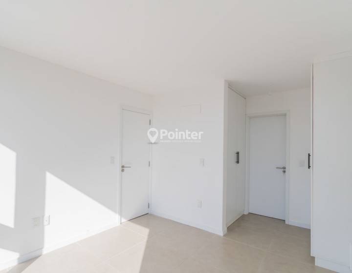 Venta Carrasco Norte 3 dormitorios, 3 ba&ntilde;os, patio con parrillero y cochera