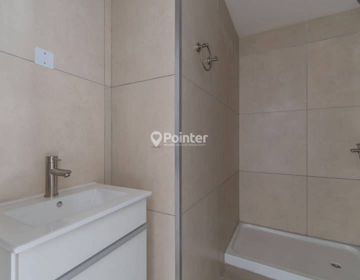 Venta Carrasco Norte 3 dormitorios, 3 ba&ntilde;os, patio con parrillero y cochera
