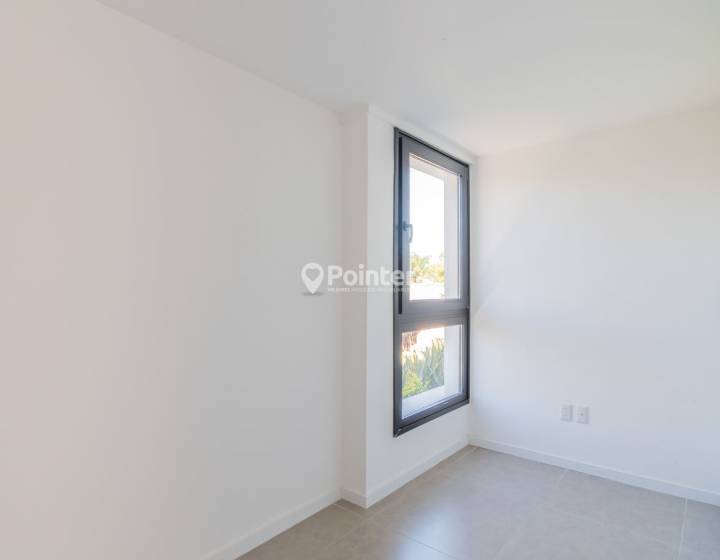 Venta Carrasco Norte 3 dormitorios, 3 ba&ntilde;os, patio con parrillero y cochera