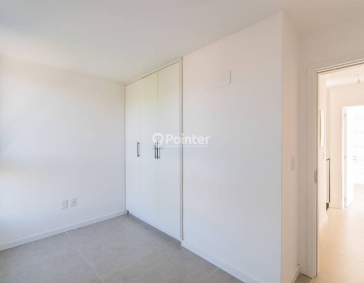 Venta Carrasco Norte 3 dormitorios, 3 ba&ntilde;os, patio con parrillero y cochera