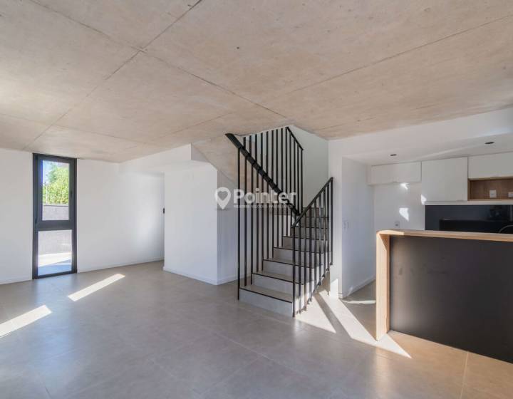 Venta Carrasco Norte 3 dormitorios, 3 ba&ntilde;os, patio con parrillero y cochera