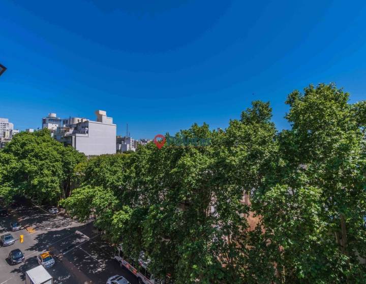 Apartamento en Pocitos de 2 Dormitorios, 2 ba&ntilde;os, Balc&oacute;n y Garaje doble