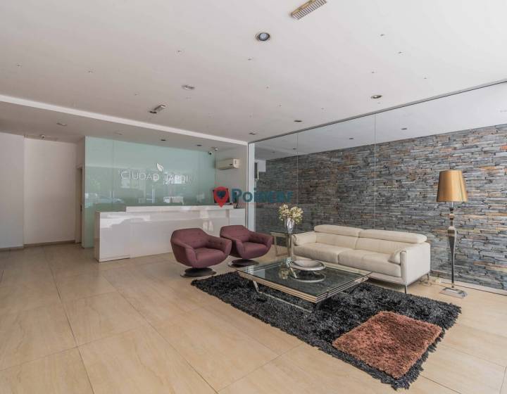 Apartamento en Pocitos de 2 Dormitorios, 2 ba&ntilde;os, Balc&oacute;n y Garaje doble