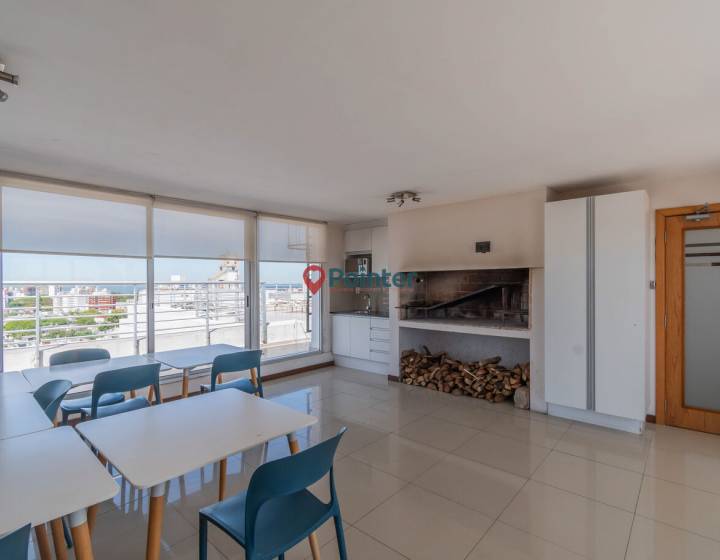 Apartamento en Pocitos de 2 Dormitorios, 2 ba&ntilde;os, Balc&oacute;n y Garaje doble
