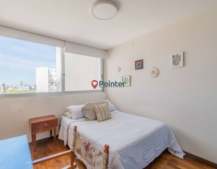 Apartamento en Pocitos de 2 Dormitorios, 2 ba&ntilde;os, Balc&oacute;n y Garaje doble