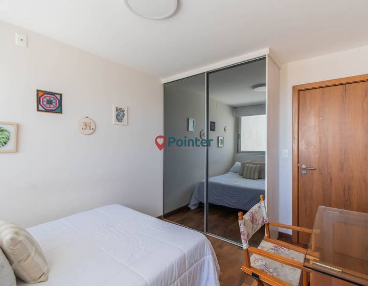 Apartamento en Pocitos de 2 Dormitorios, 2 ba&ntilde;os, Balc&oacute;n y Garaje doble