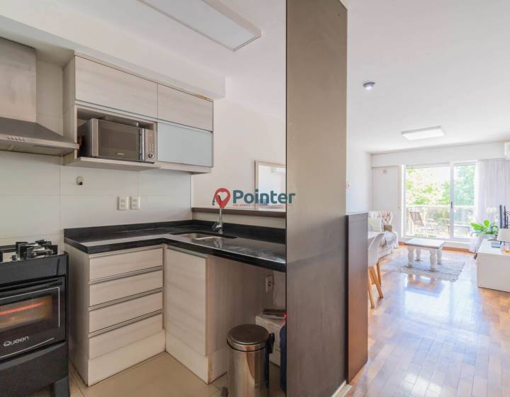 Apartamento en Pocitos de 2 Dormitorios, 2 ba&ntilde;os, Balc&oacute;n y Garaje doble