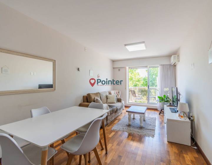 Apartamento en Pocitos de 2 Dormitorios, 2 ba&ntilde;os, Balc&oacute;n y Garaje doble