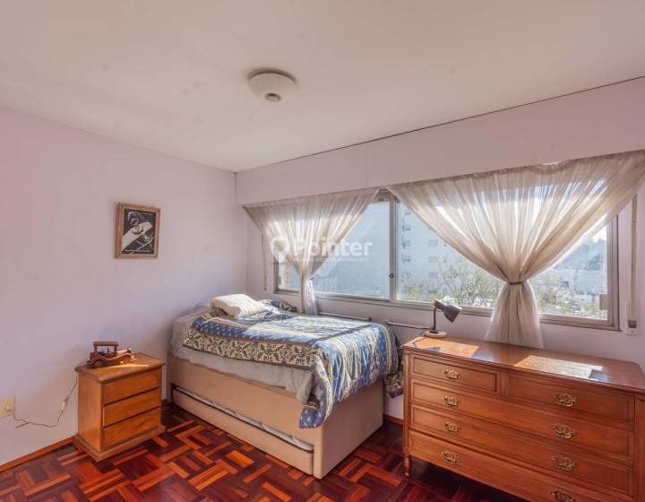 Venta apartamento de 3 dormitorios 2 ba&ntilde;os y garaje - Pocitos / Parque Rodo