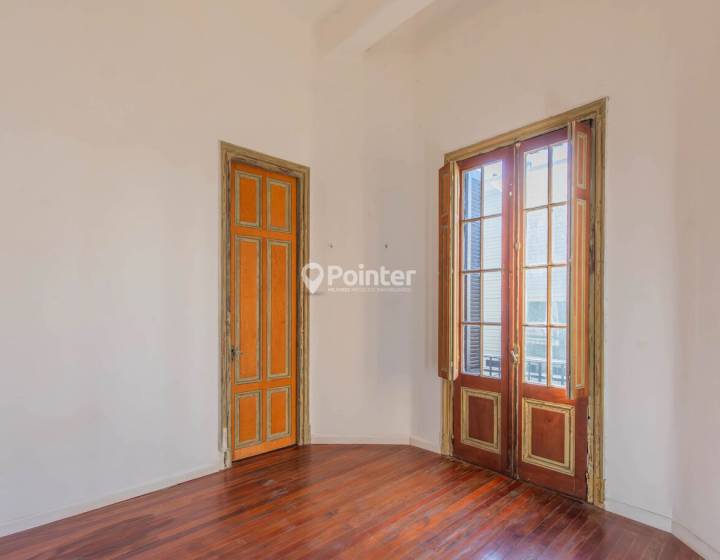 Venta Apartamento en Ciudad Vieja , 4 habitaciones 3 ba&ntilde;os y gran potencial