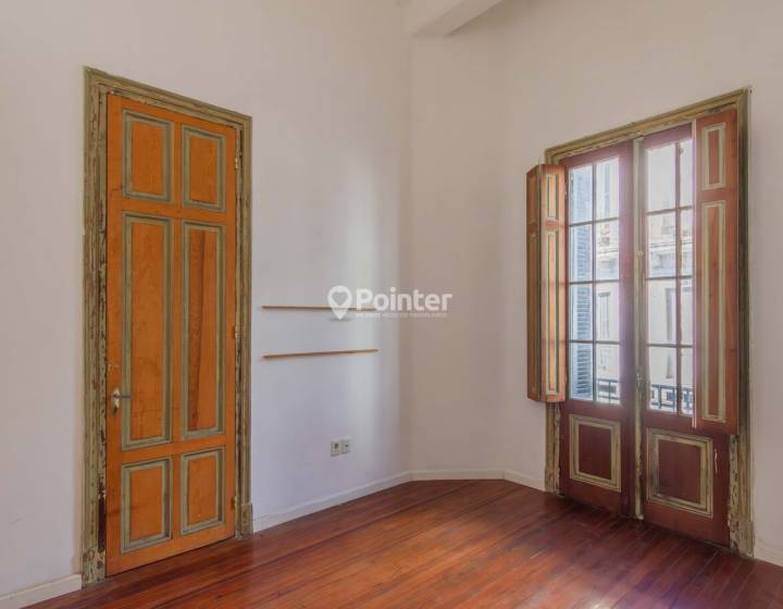 Venta Apartamento en Ciudad Vieja , 4 habitaciones 3 ba&ntilde;os y gran potencial