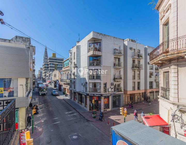 Venta Apartamento en Ciudad Vieja , 4 habitaciones 3 ba&ntilde;os y gran potencial