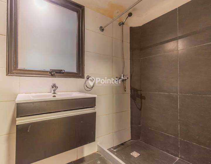 Venta Apartamento en Ciudad Vieja , 4 habitaciones 3 ba&ntilde;os y gran potencial