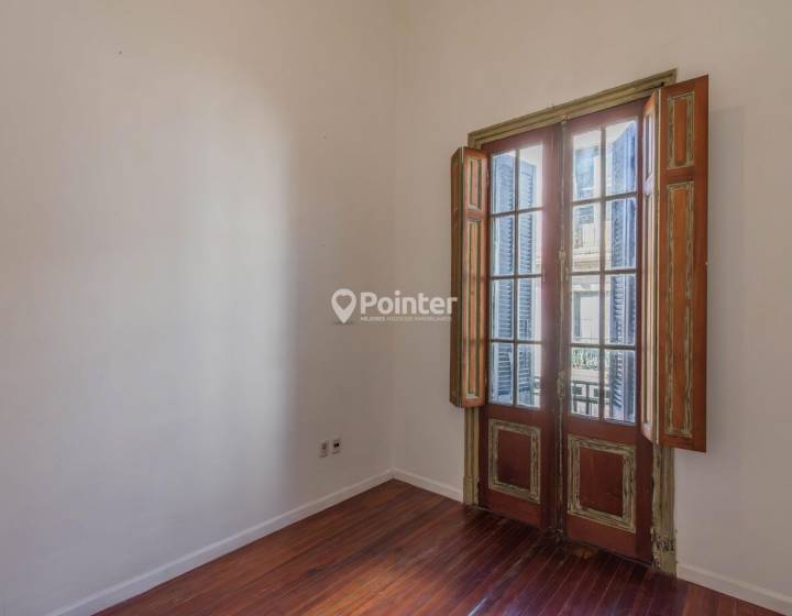 Venta Apartamento en Ciudad Vieja , 4 habitaciones 3 ba&ntilde;os y gran potencial