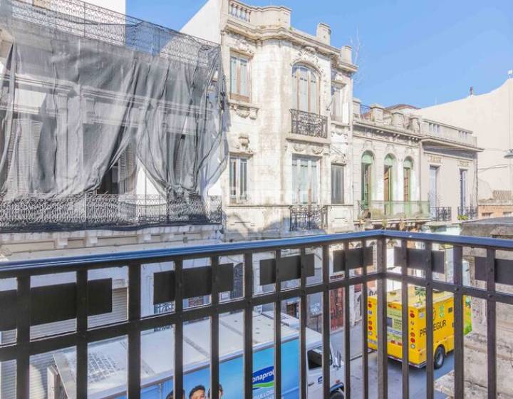Venta Apartamento en Ciudad Vieja , 4 habitaciones 3 ba&ntilde;os y gran potencial