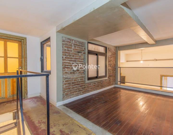 Venta Apartamento en Ciudad Vieja , 4 habitaciones 3 ba&ntilde;os y gran potencial