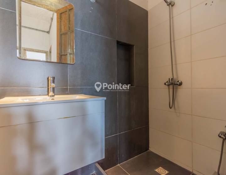 Venta Apartamento en Ciudad Vieja , 4 habitaciones 3 ba&ntilde;os y gran potencial