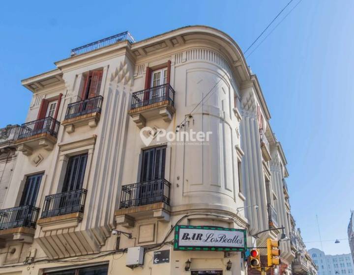 Venta Apartamento en Ciudad Vieja , 4 habitaciones 3 ba&ntilde;os y gran potencial