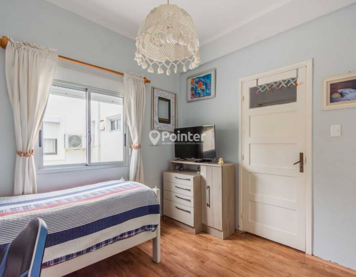 Venta apartamento de 2 dormitorios a pocos metros del Parque Batlle (2do piso por escalera)