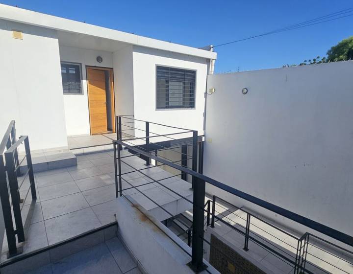 Oportunidad de Inversi&oacute;n Estrat&eacute;gica: Complejo de 5 Apartamentos Totalmente Renovados
Inversi&oacute;n Seg...