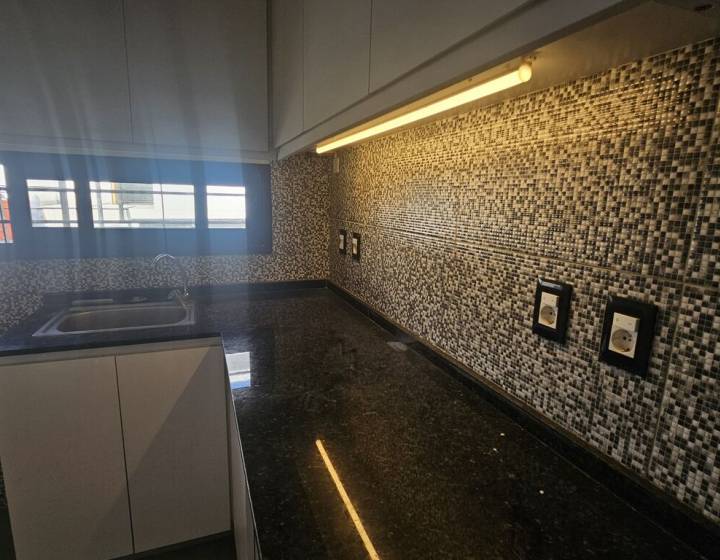 Oportunidad de Inversi&oacute;n Estrat&eacute;gica: Complejo de 5 Apartamentos Totalmente Renovados
Inversi&oacute;n Seg...