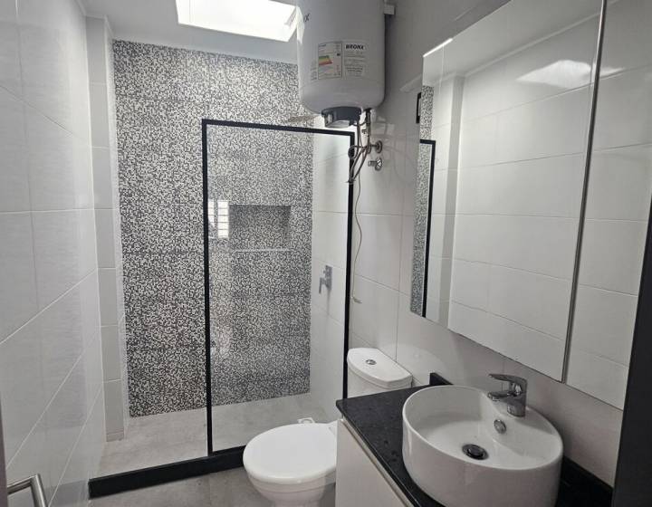 Oportunidad de Inversi&oacute;n Estrat&eacute;gica: Complejo de 5 Apartamentos Totalmente Renovados
Inversi&oacute;n Seg...