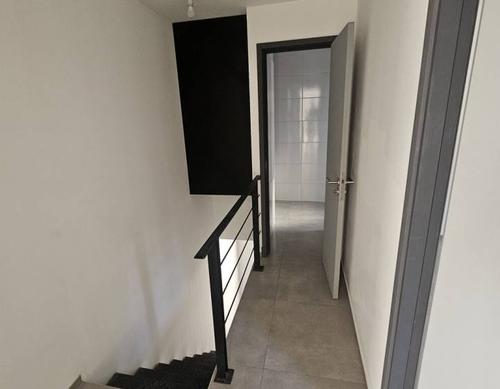 Oportunidad de Inversi&oacute;n Estrat&eacute;gica: Complejo de 5 Apartamentos Totalmente Renovados
Inversi&oacute;n Seg...