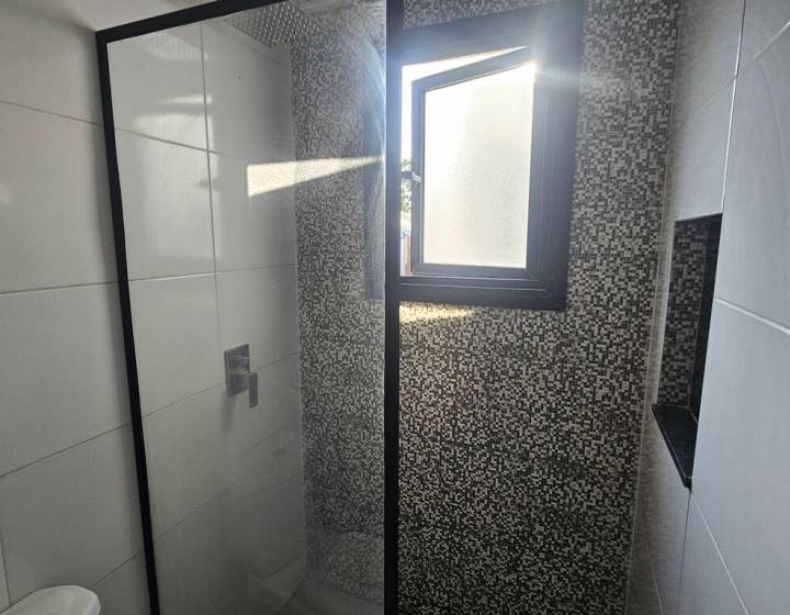 Oportunidad de Inversi&oacute;n Estrat&eacute;gica: Complejo de 5 Apartamentos Totalmente Renovados
Inversi&oacute;n Seg...